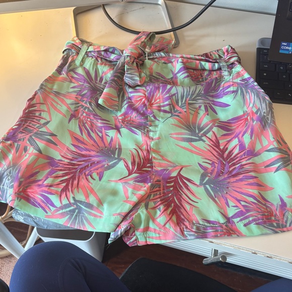 NWT Cienna ๐๏ธSilk & Polyester Tie Shorts Size S - Picture 1 of 4